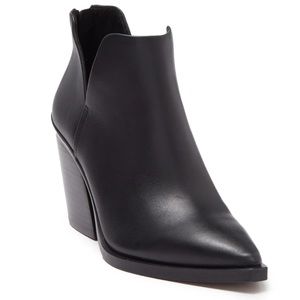 NEW Vince Camuto Gigietta Leather Pointed Toe Booties Black Leather Size 8